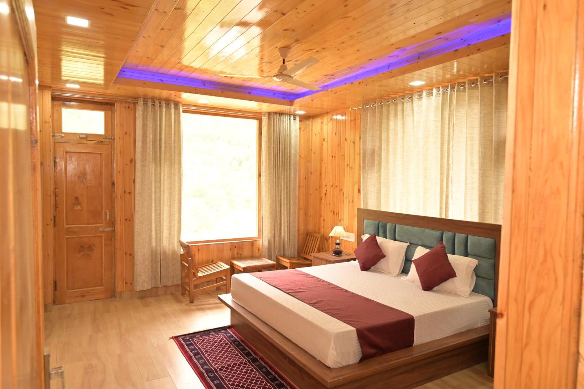 Hotel Royal Galaxy Tirthan Banjār Eksteriør bilde