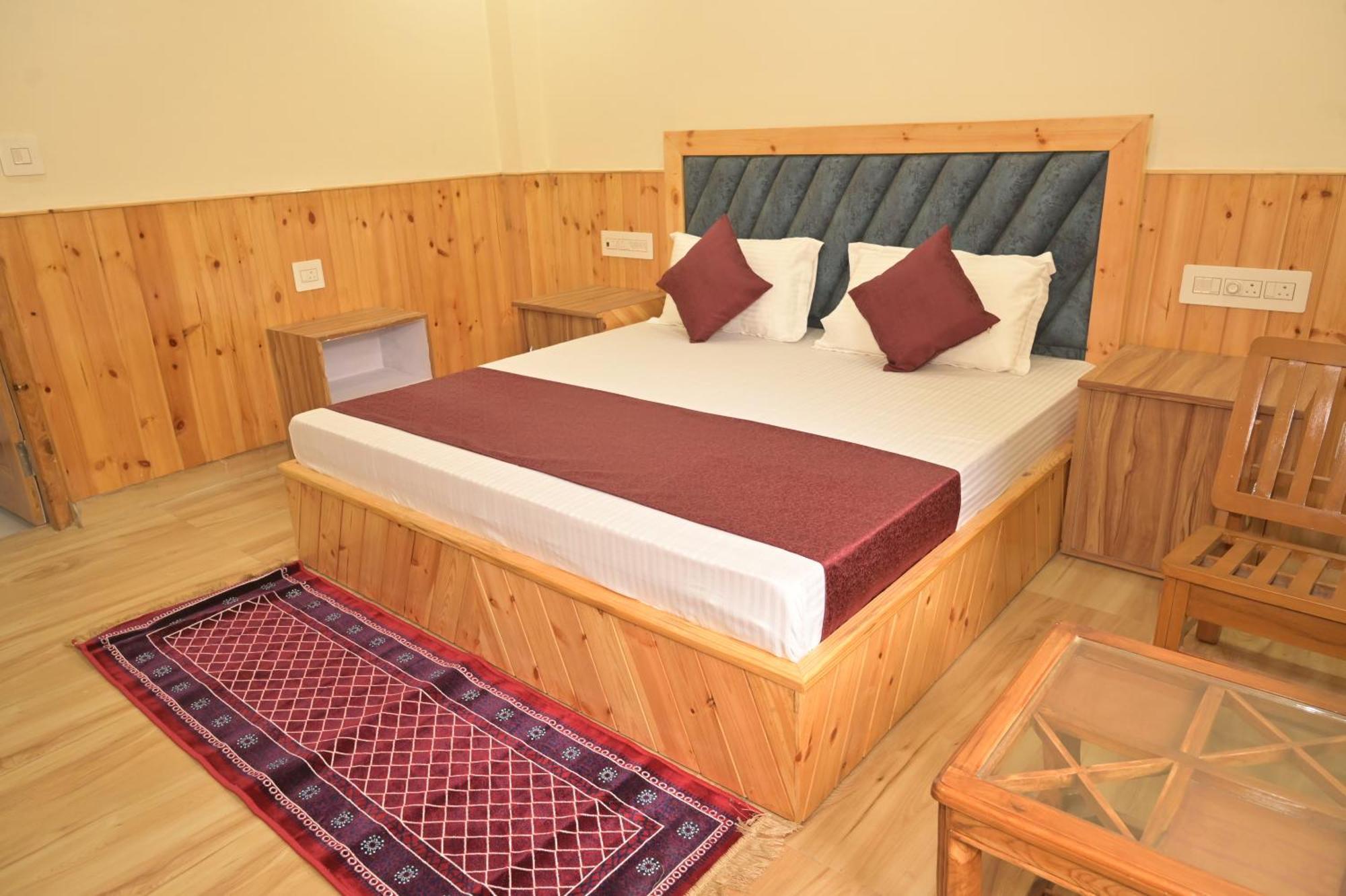 Hotel Royal Galaxy Tirthan Banjār Eksteriør bilde