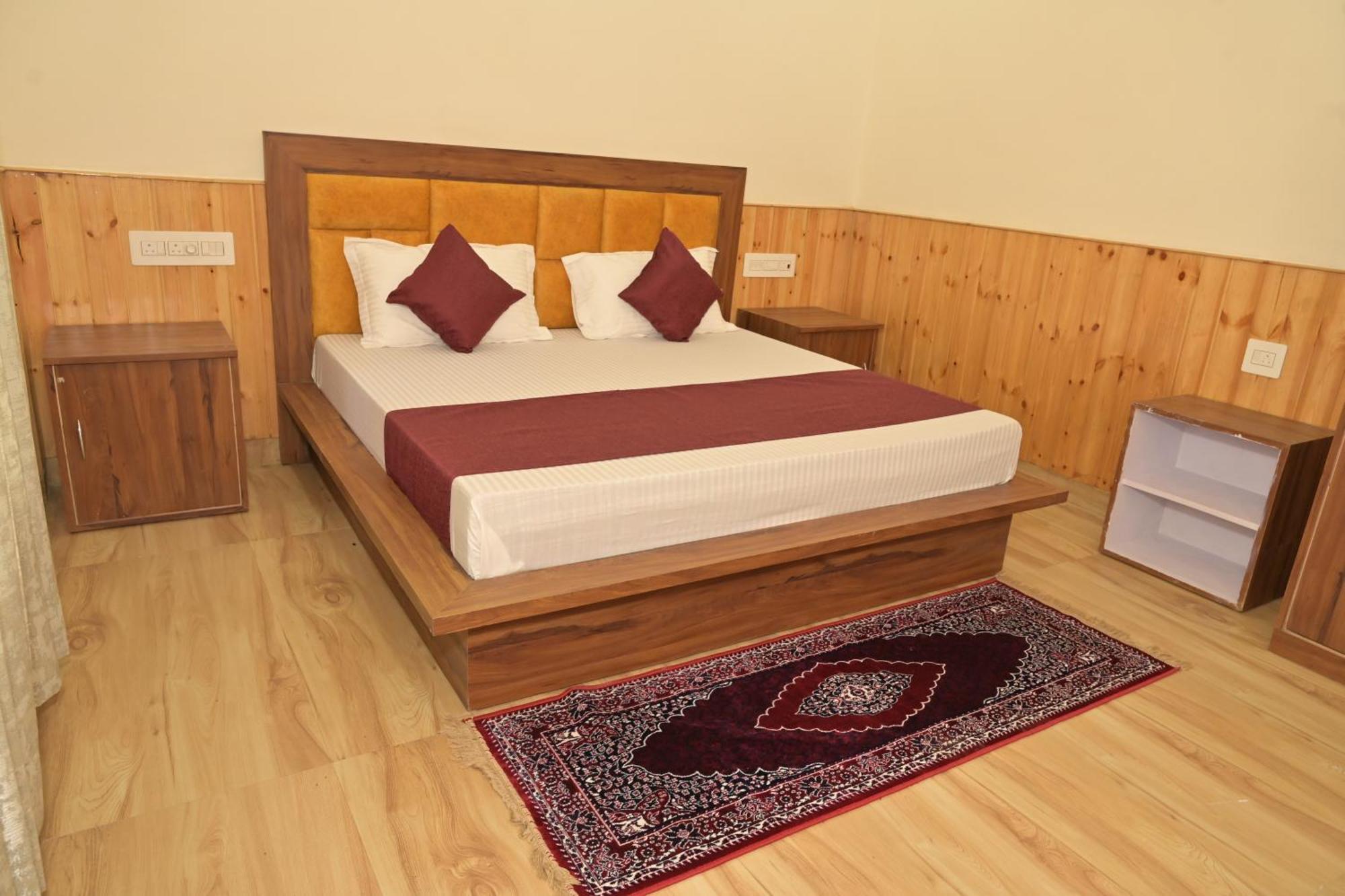 Hotel Royal Galaxy Tirthan Banjār Eksteriør bilde