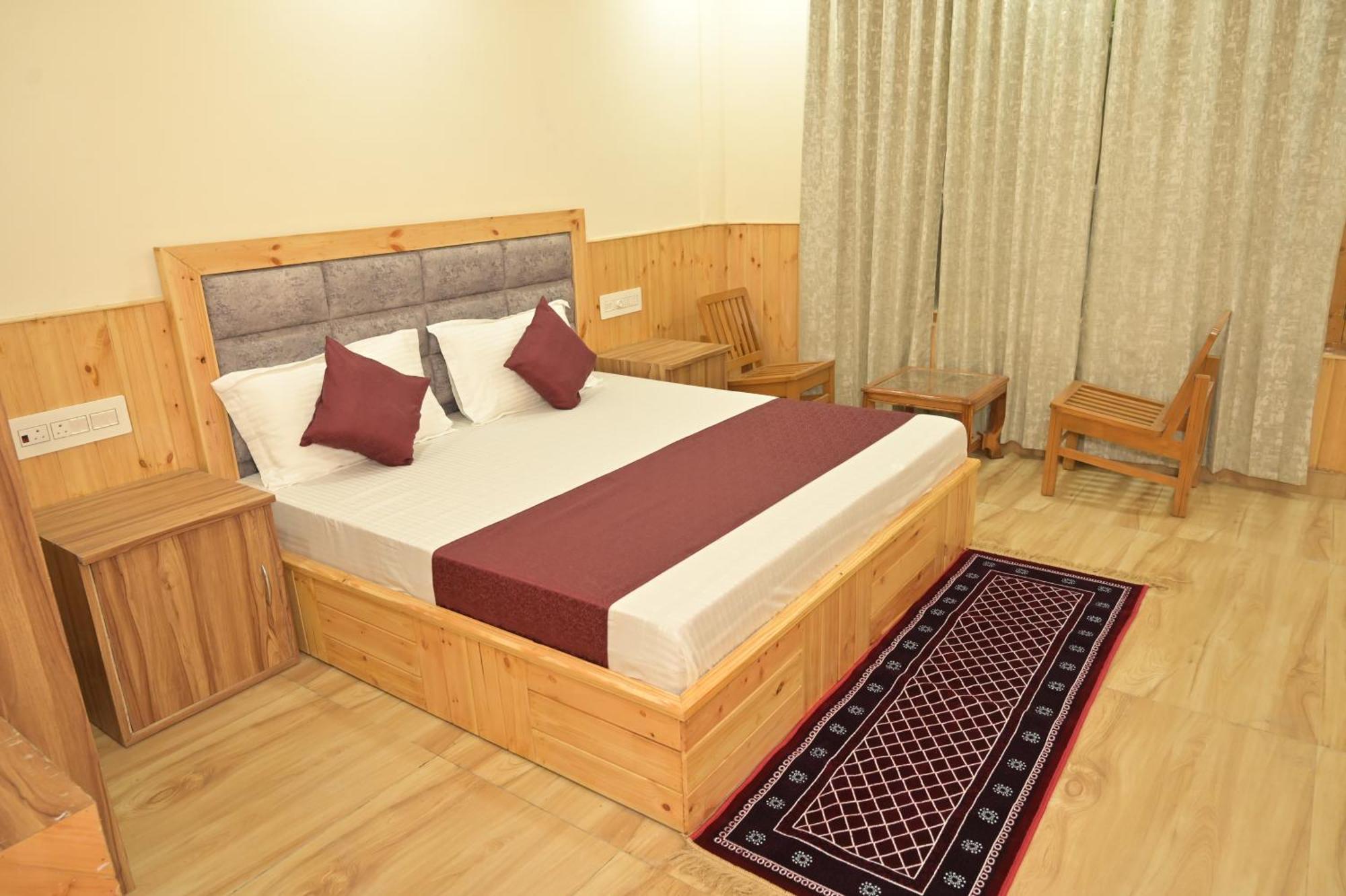 Hotel Royal Galaxy Tirthan Banjār Eksteriør bilde