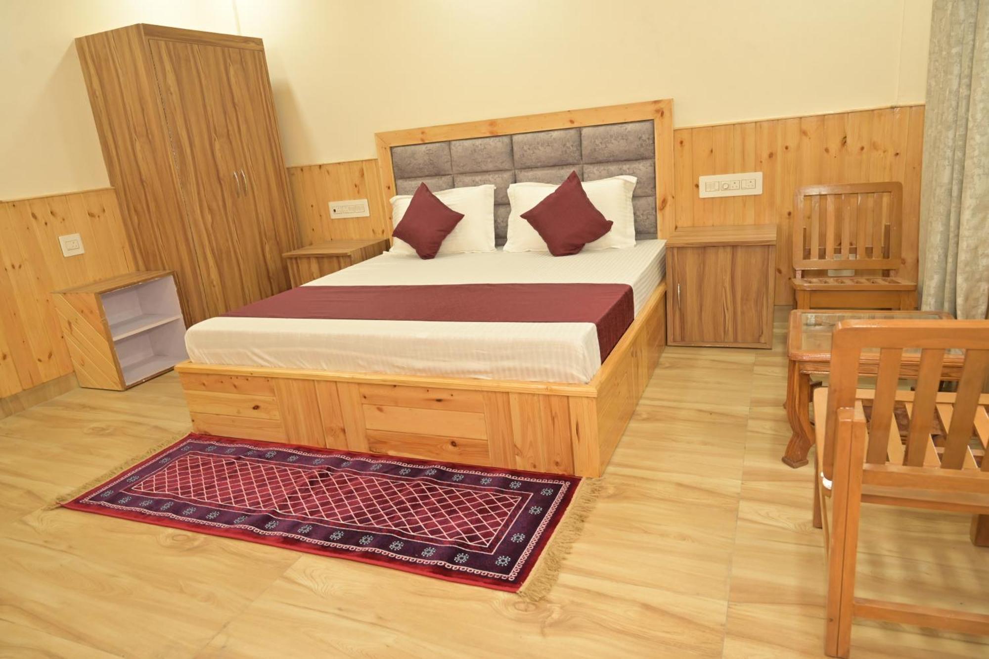 Hotel Royal Galaxy Tirthan Banjār Eksteriør bilde