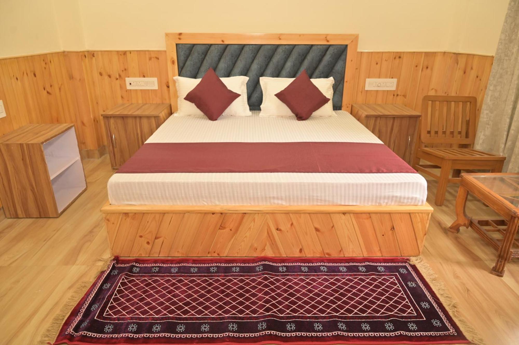 Hotel Royal Galaxy Tirthan Banjār Eksteriør bilde