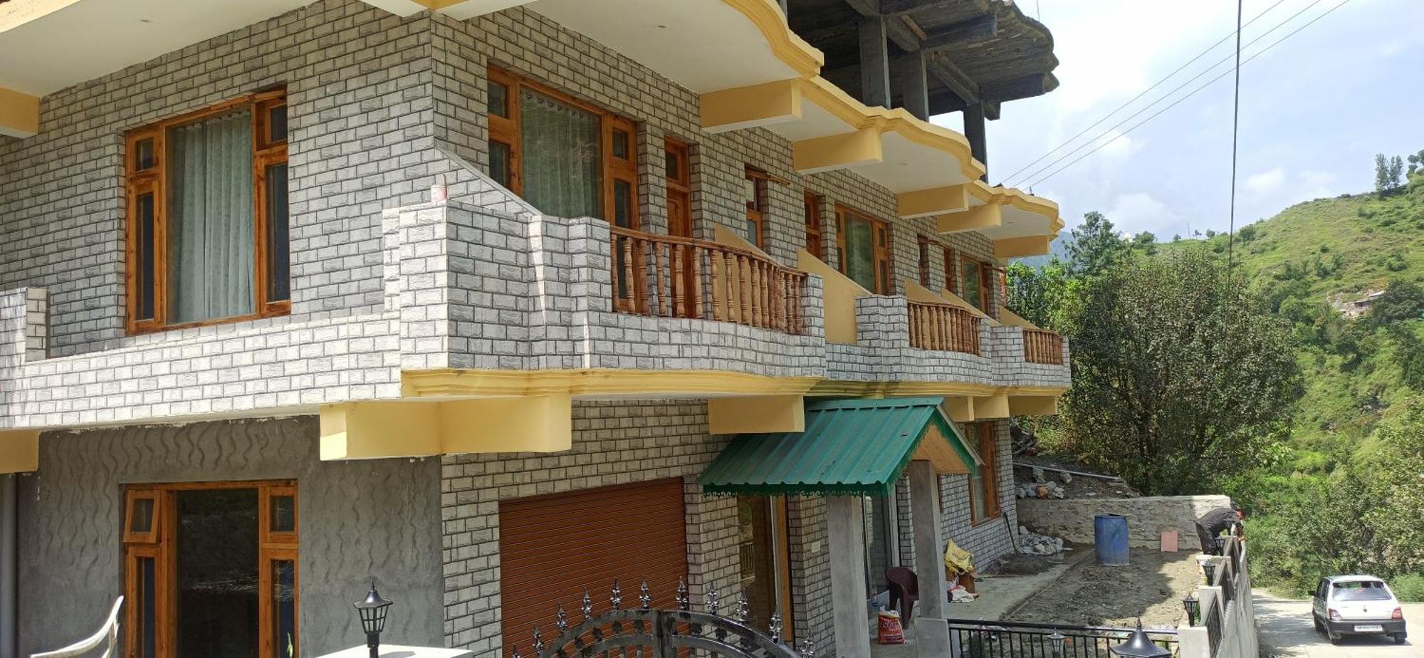 Hotel Royal Galaxy Tirthan Banjār Eksteriør bilde