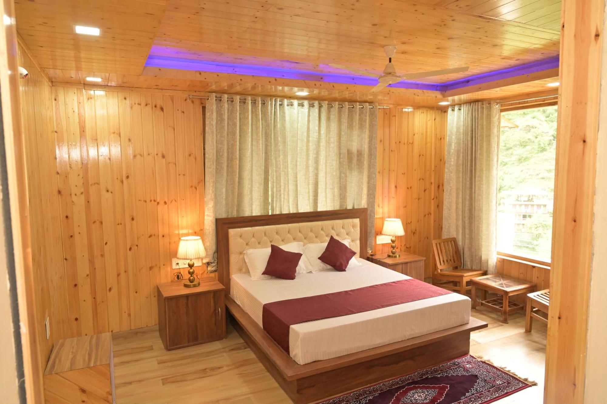 Hotel Royal Galaxy Tirthan Banjār Eksteriør bilde