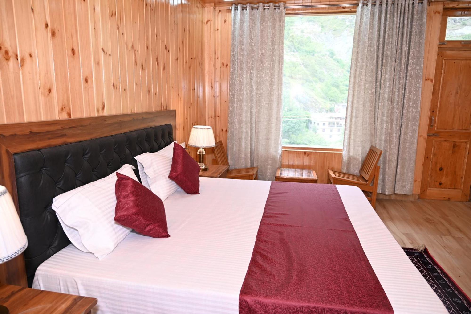 Hotel Royal Galaxy Tirthan Banjār Eksteriør bilde