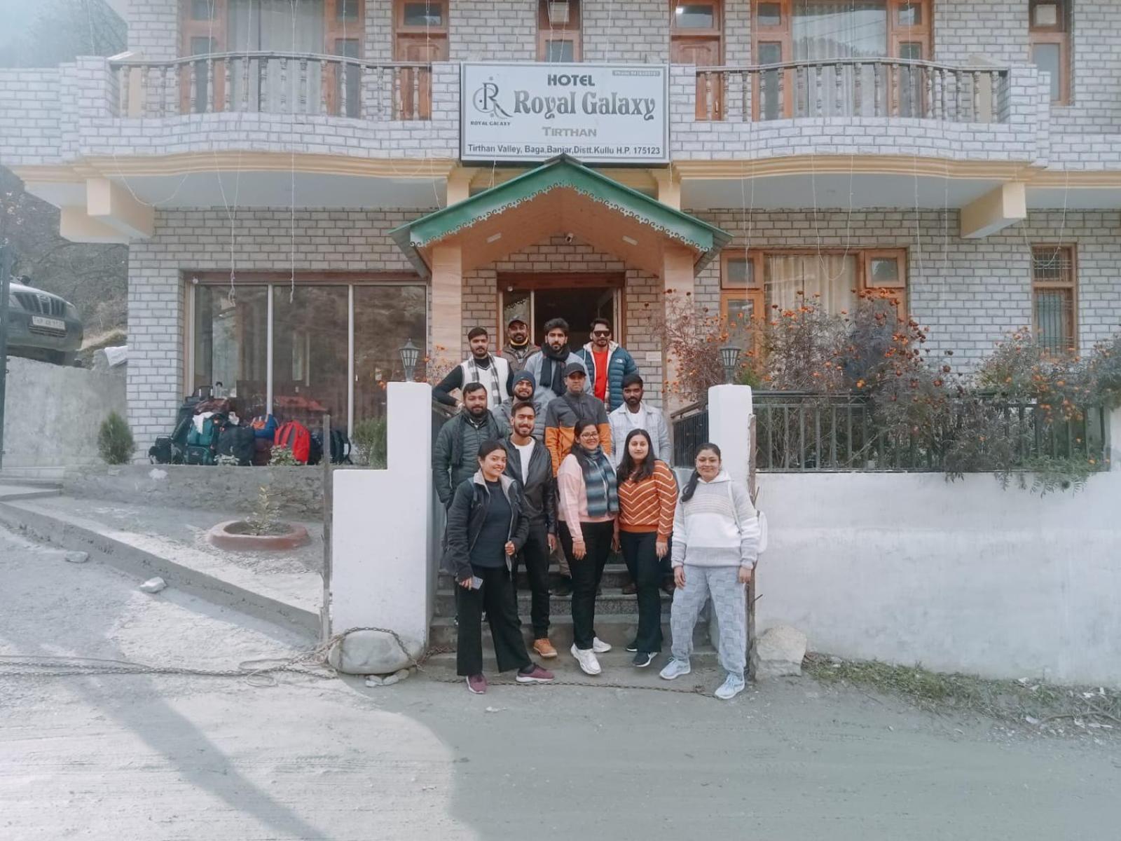 Hotel Royal Galaxy Tirthan Banjār Eksteriør bilde